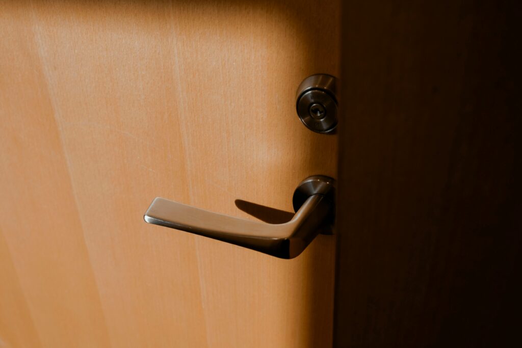 Cómo cambiar una bisagra de puerta